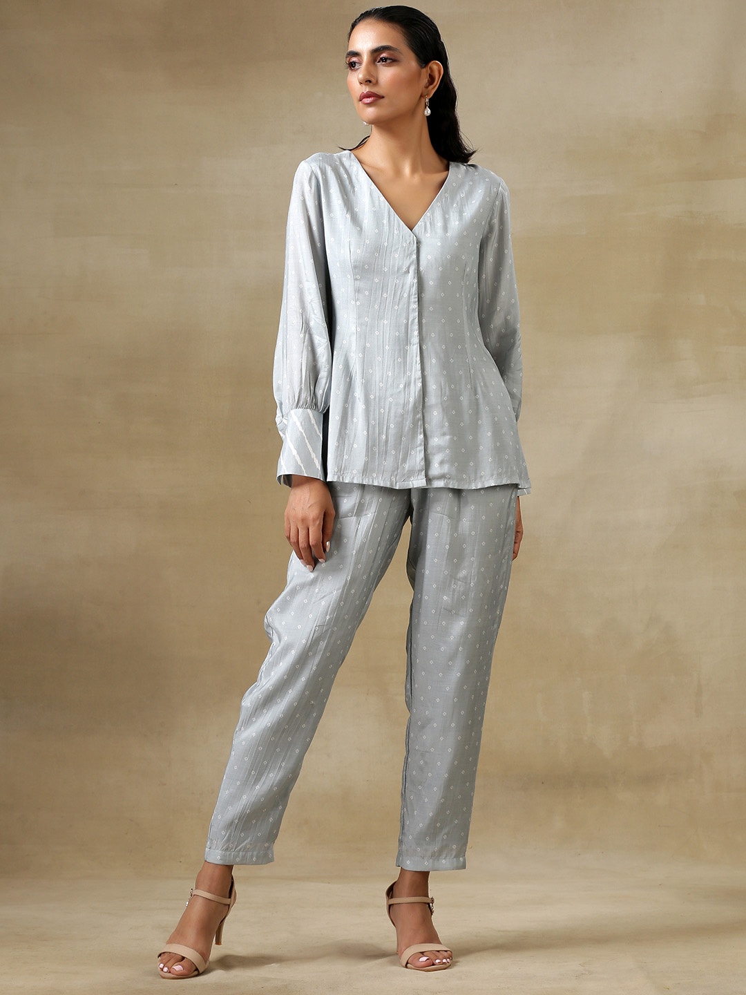 

trueBrowns Women Grey Printed Silk Front Open Co-Ord Set