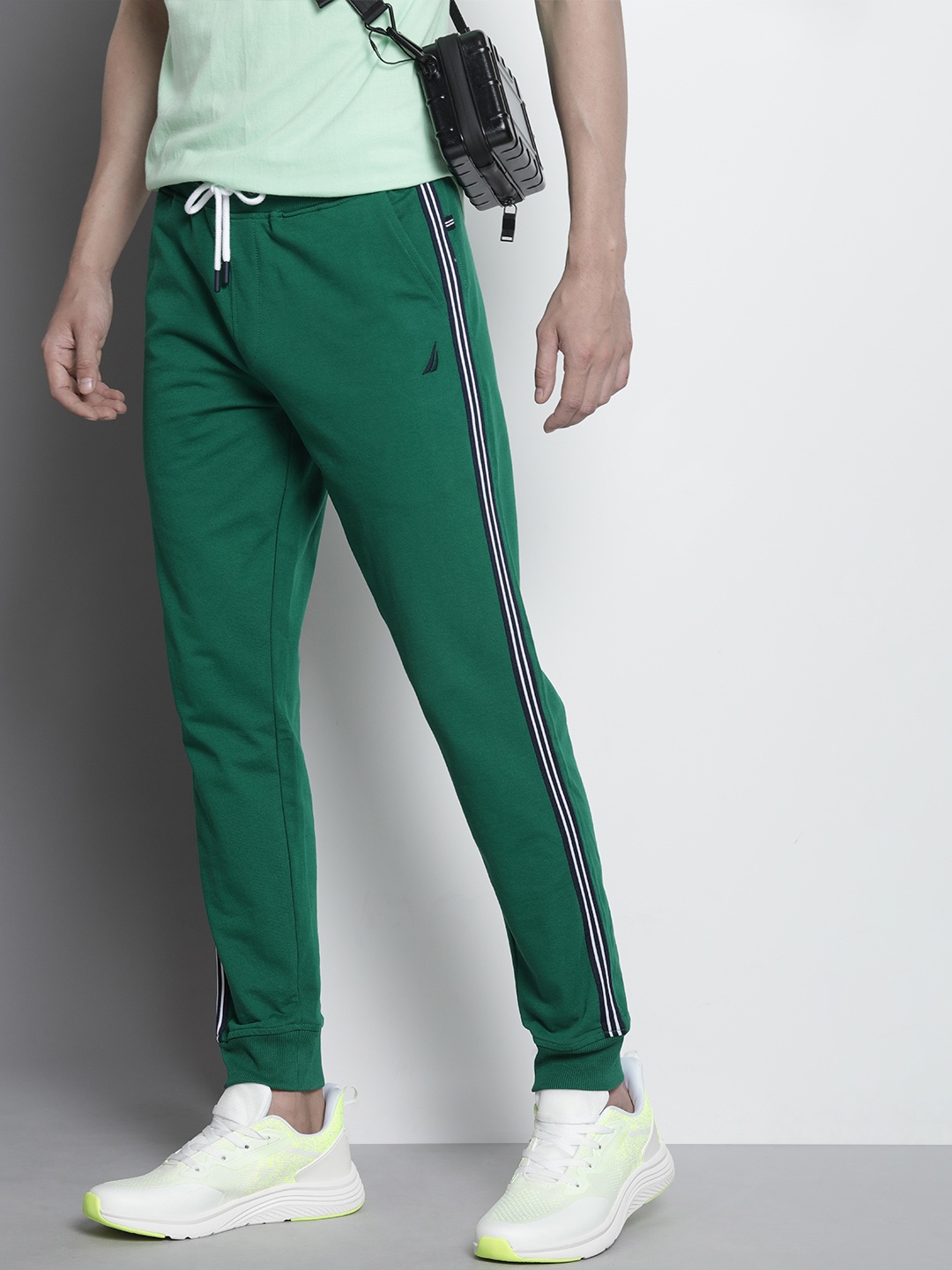 

Nautica Men Joggers with Side Tape Detailing, Green