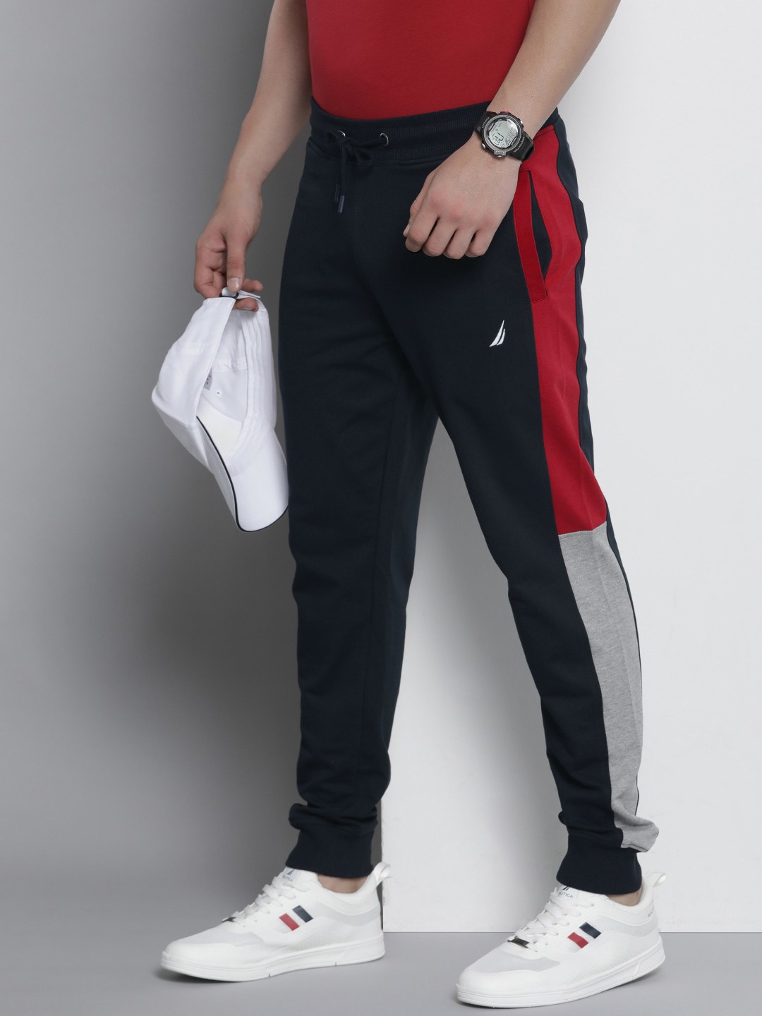 

Nautica Men Colourblocked Mid Rise Joggers, Navy blue