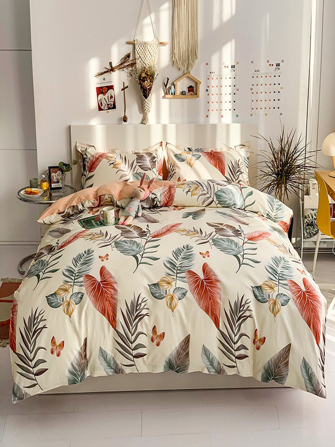 

JC HOME Cream-Colored & Red Printed Pure Cotton Double-King Bedding Set