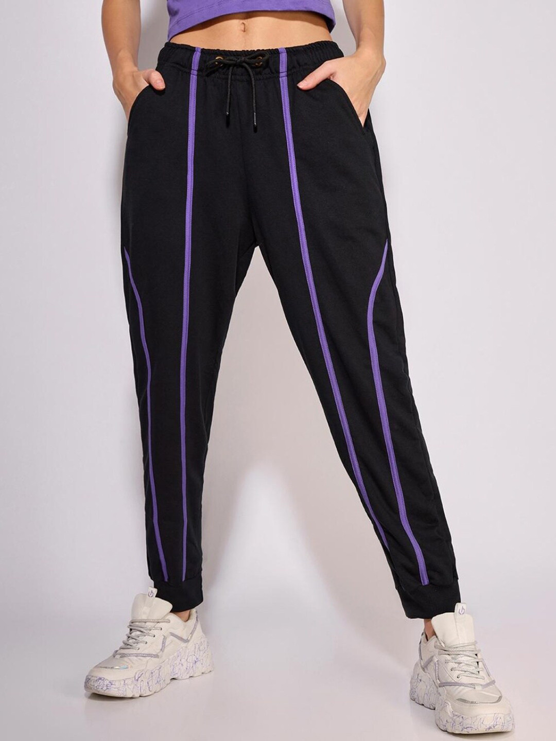 

Bewakoof Women Black Solid Cotton Joggers