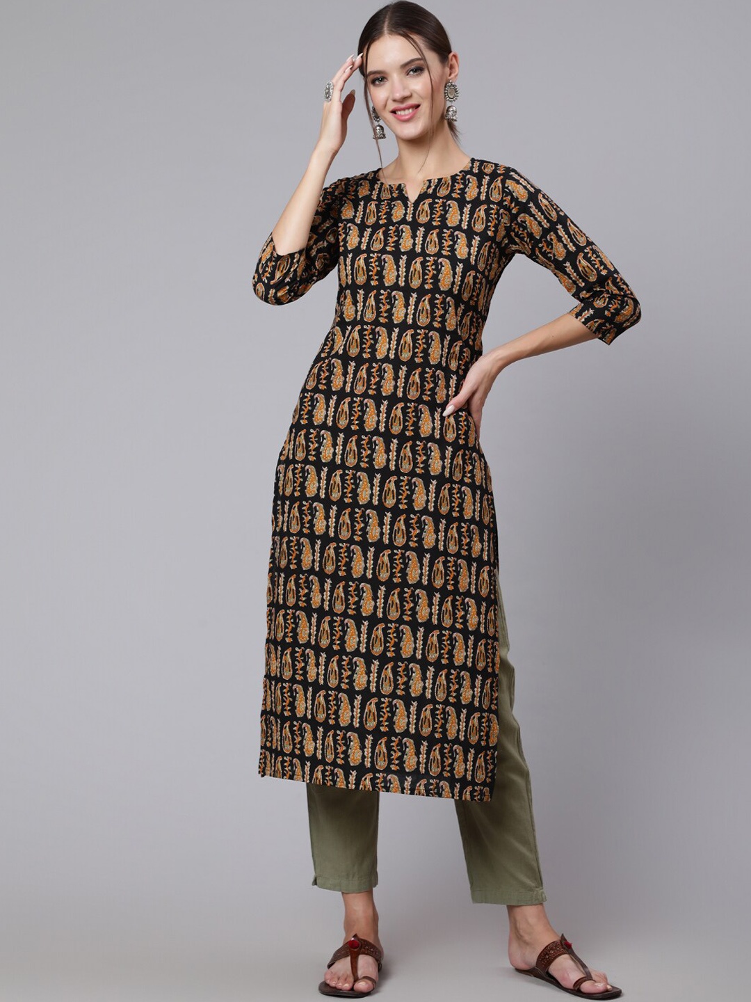 

Nayo Women Black And Beige Paisley Print Cotton Kurta