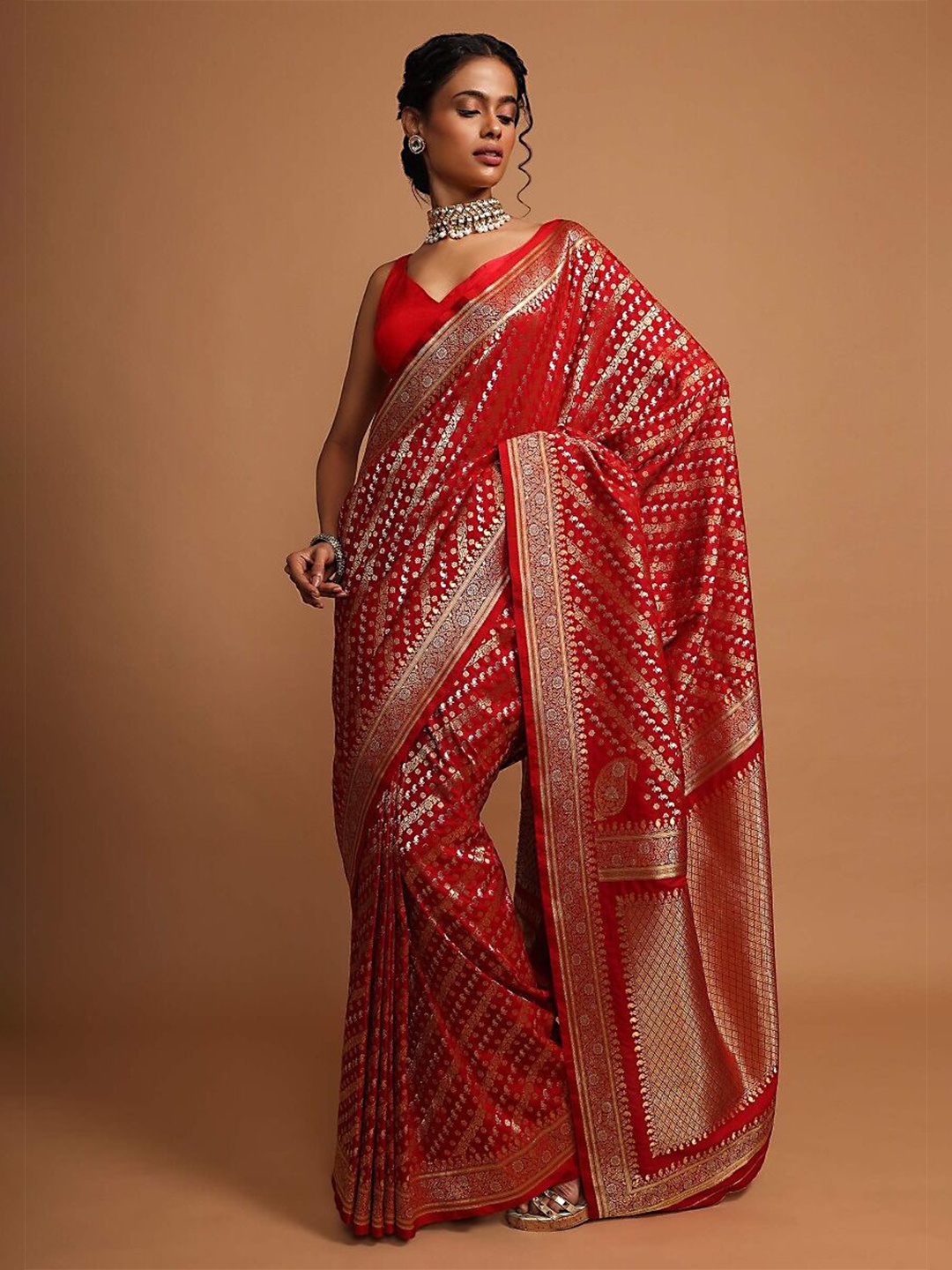

Mitera Red & Gold-Toned Floral Zari Art Silk Banarasi Saree
