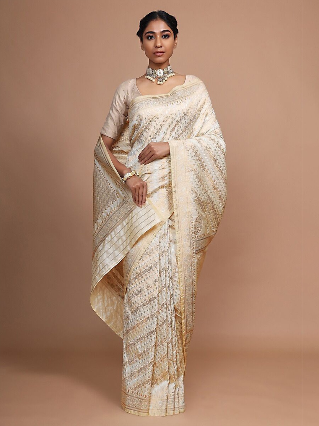 

Mitera Cream-Coloured & Gold-Toned Floral Zari Art Silk Banarasi Saree