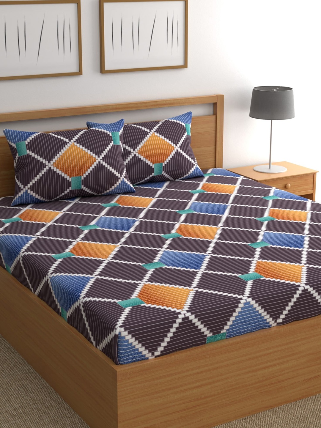 

CHHAVI INDIA Violet & Off White 210 TC Geometric Queen Bedsheet with 2 Pillow Covers