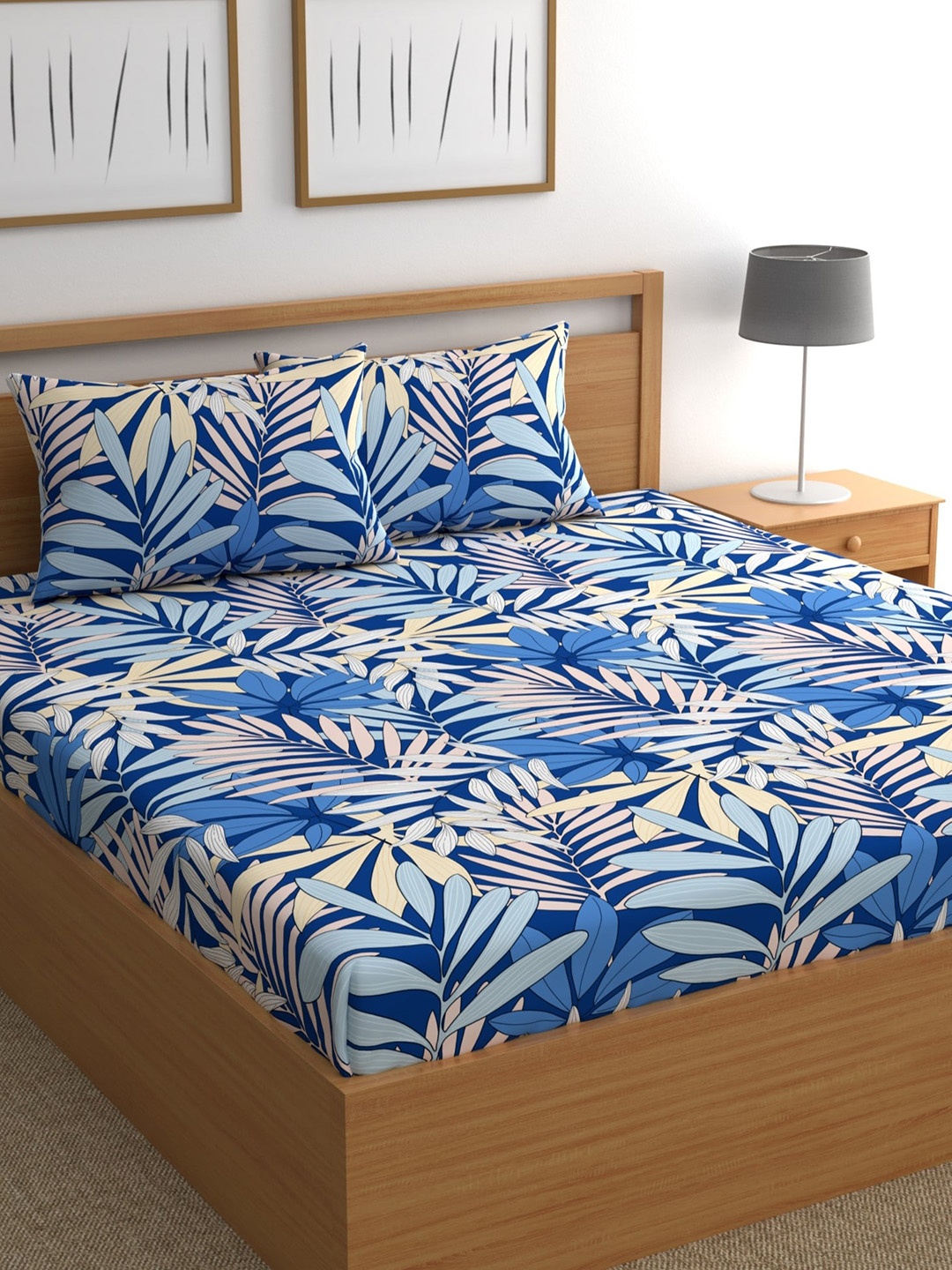 

CHHAVI INDIA Blue & White 210 TC Floral Print Queen Bedsheet with 2 Pillow Covers