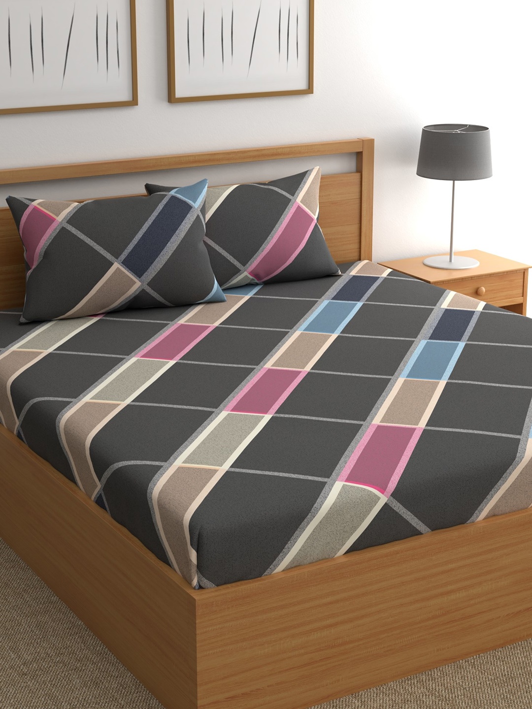 

CHHAVI INDIA Grey & Pink 210 TC Geometric Queen Bedsheet with 2 Pillow Covers