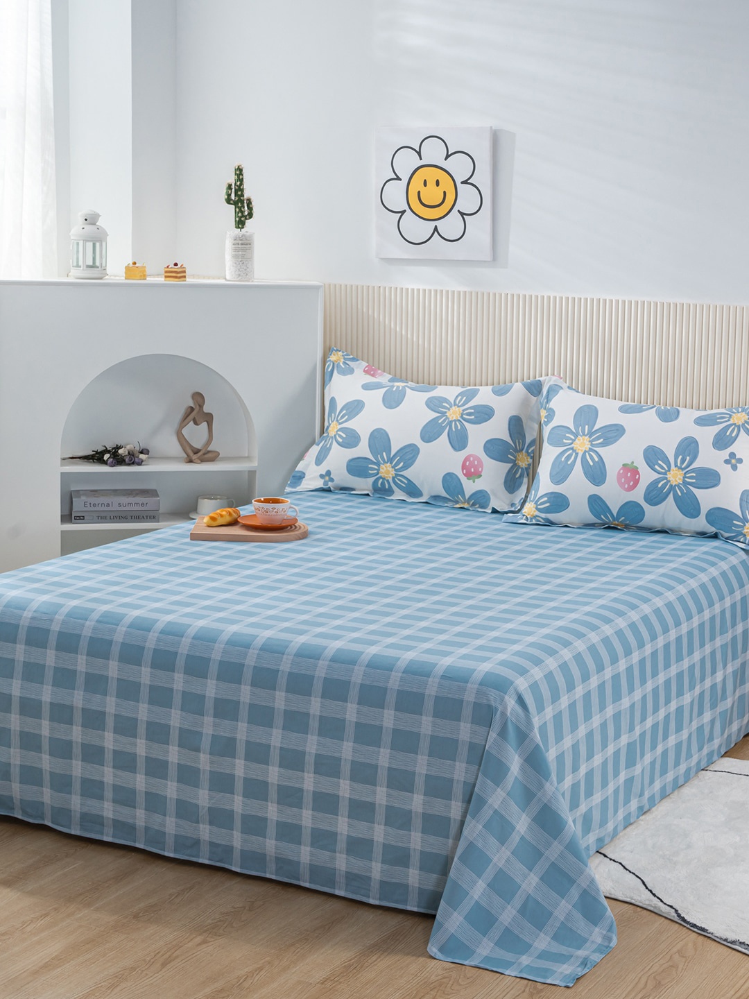 

JC Collection Blue & White Printed Cotton 200 TC King Bedsheet with 2 Pillow Covers