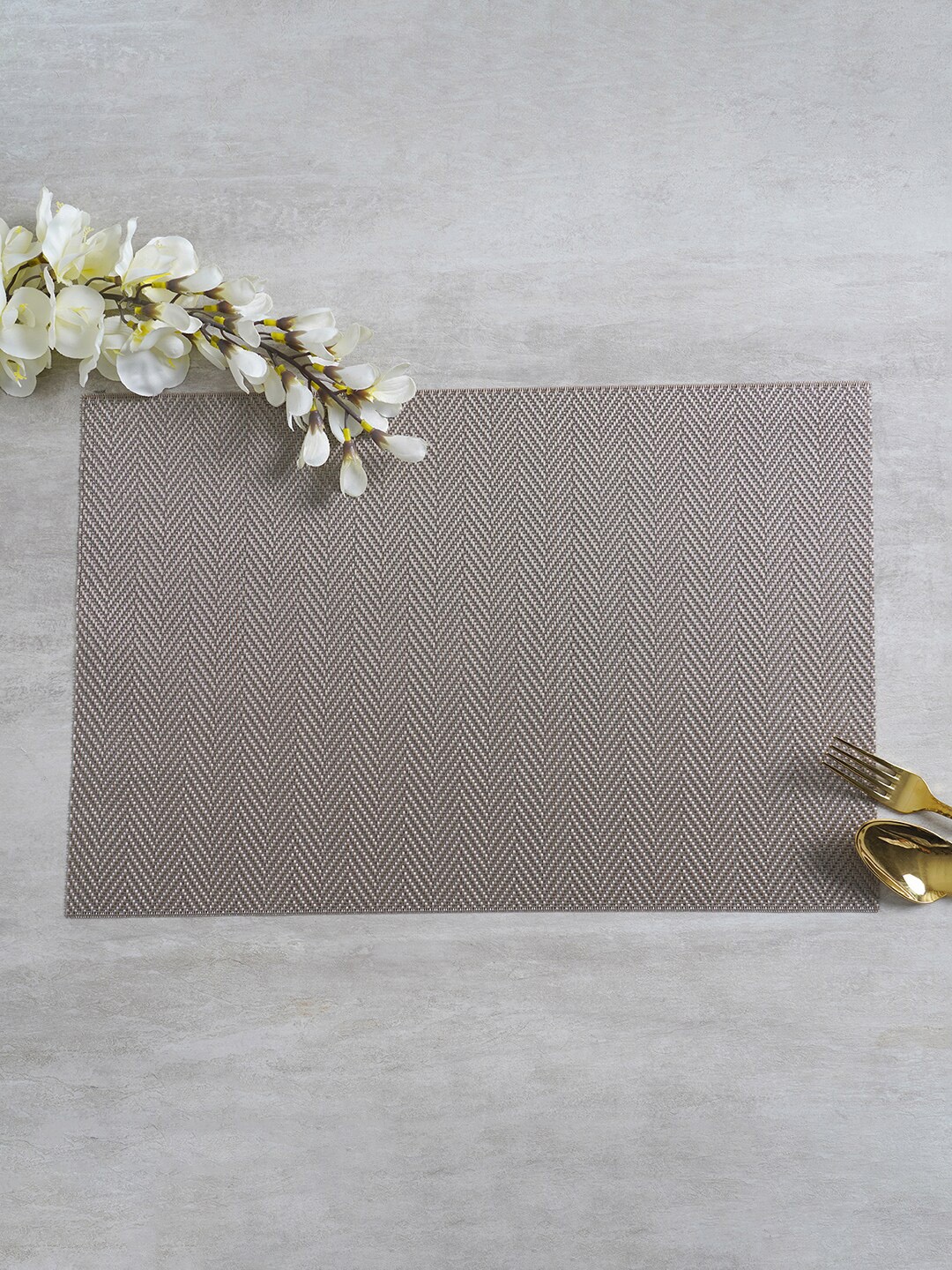 

Pure Home and Living Cream Set of 6 Cream Mesh Table Placemats