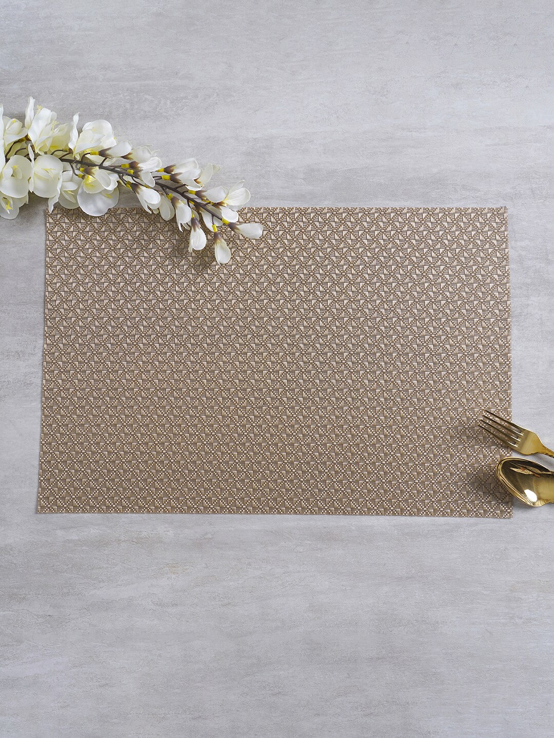 

Pure Home and Living Set of 6 Golden Diamond Pattern Placemat, Gold