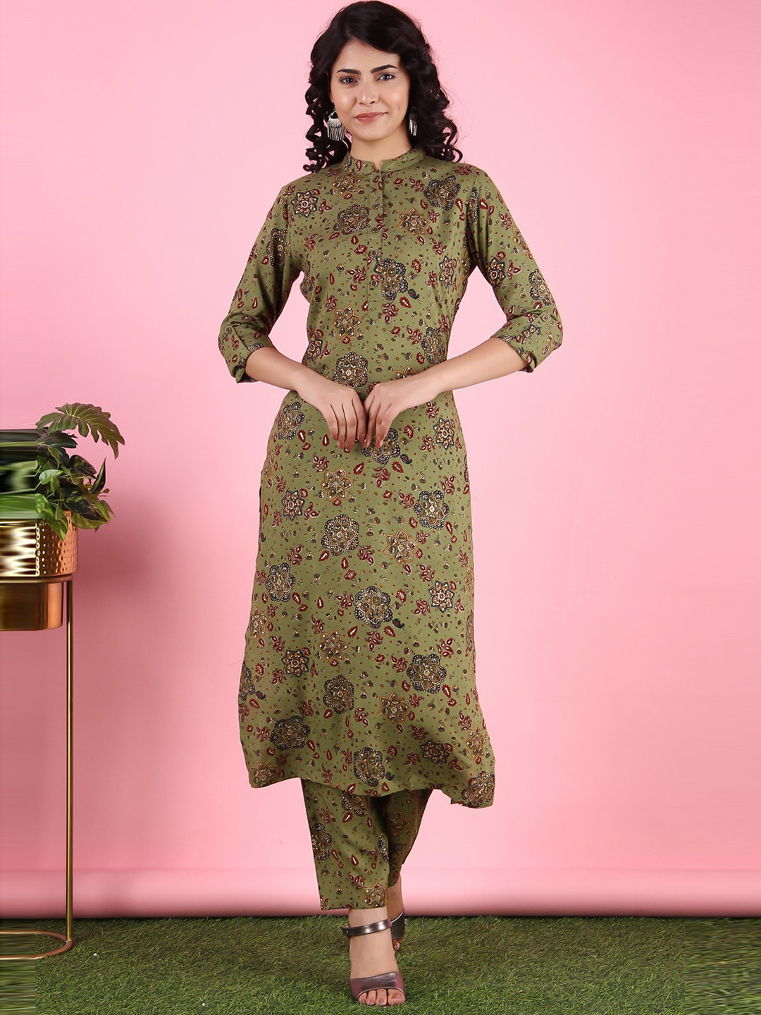

V TRADITION Women Green Floral Printed Kurta with Trousers