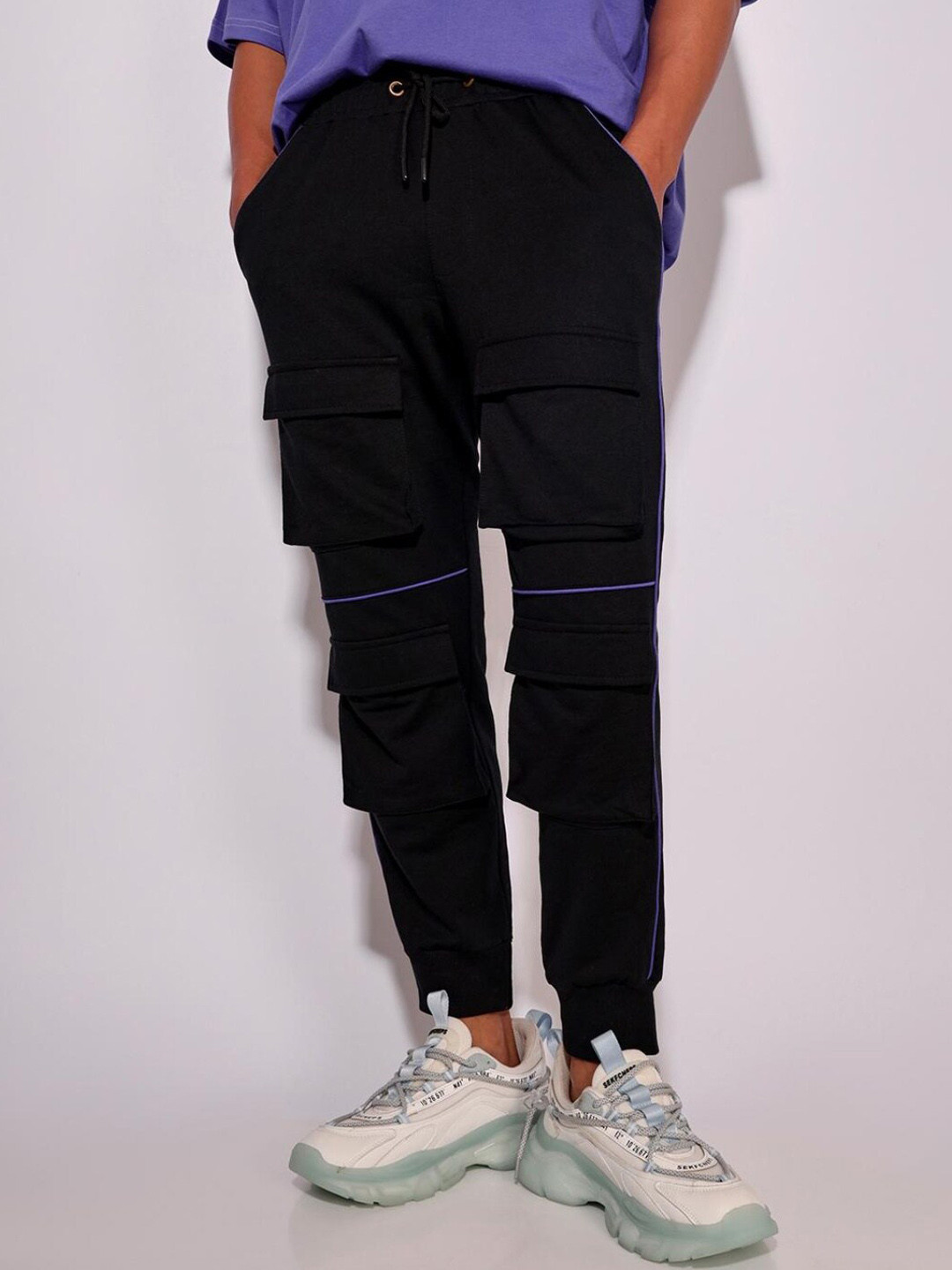 

Bewakoof Men Black Regular Fit Solid Cotton Joggers