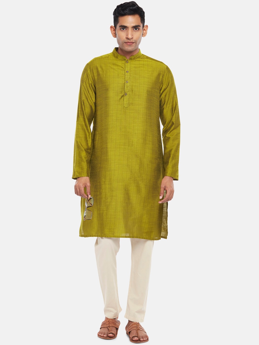 

indus route by Pantaloons Men Olive Green Solid Mandarin Collar Kurta