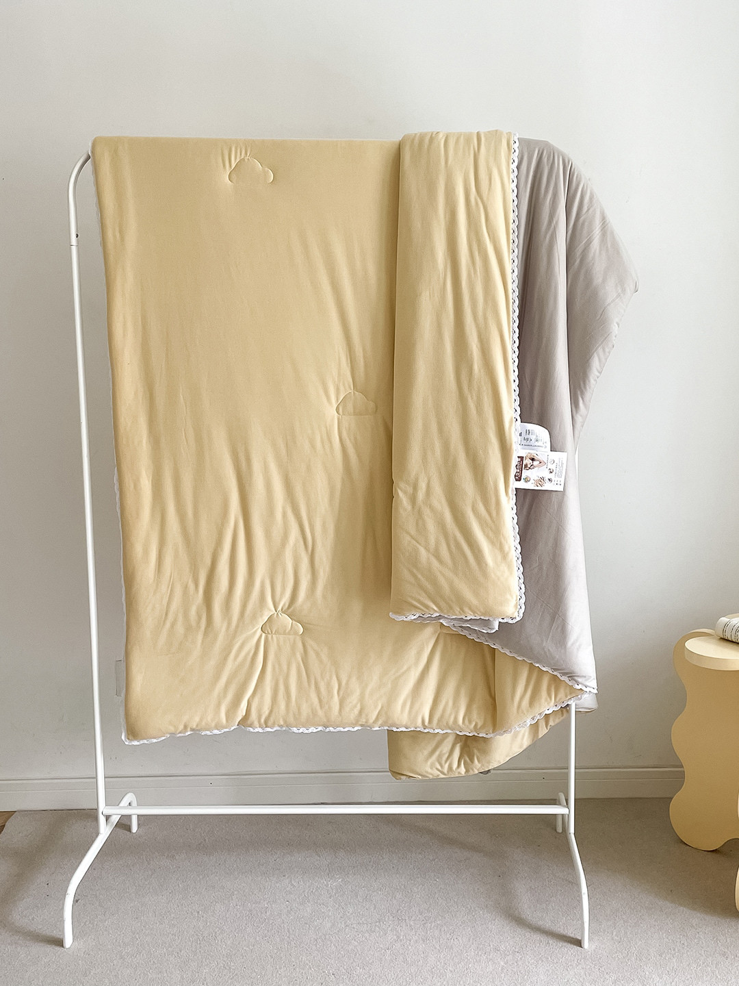 

JC HOME Yellow Grey AC Room 400 GSM Single Bed Quilt