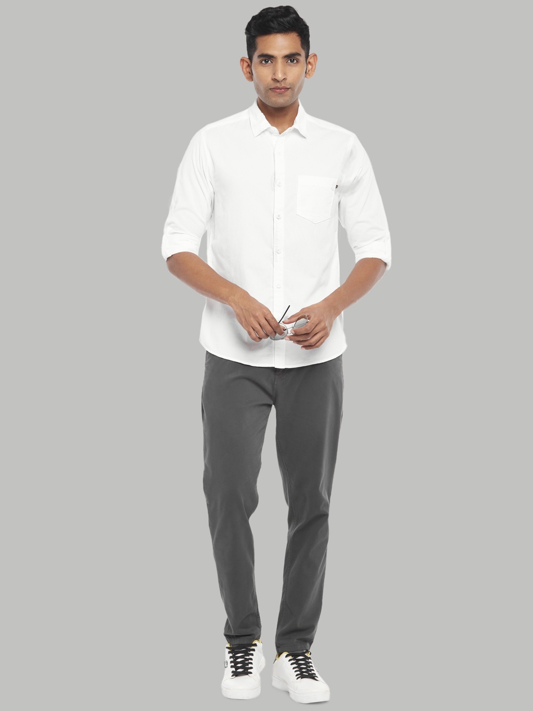 

Urban Ranger by pantaloons Men White Slim Fit Cotton Casual Shirt