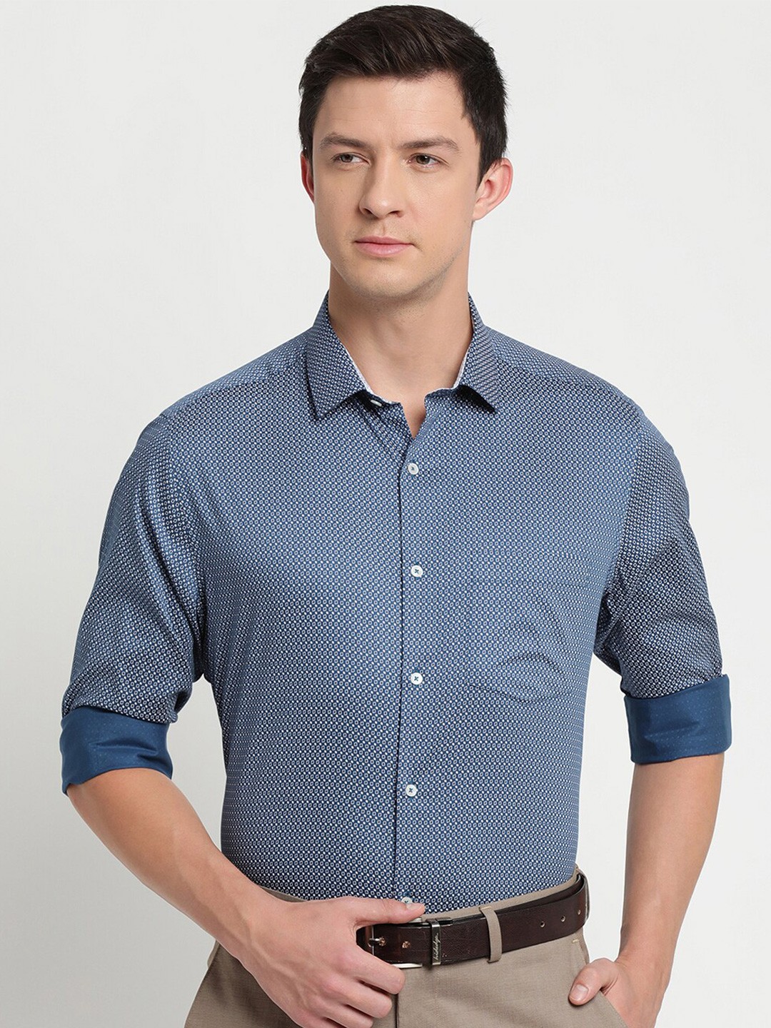 

Turtle Men Navy Blue Printed Cotton Casual Shirt