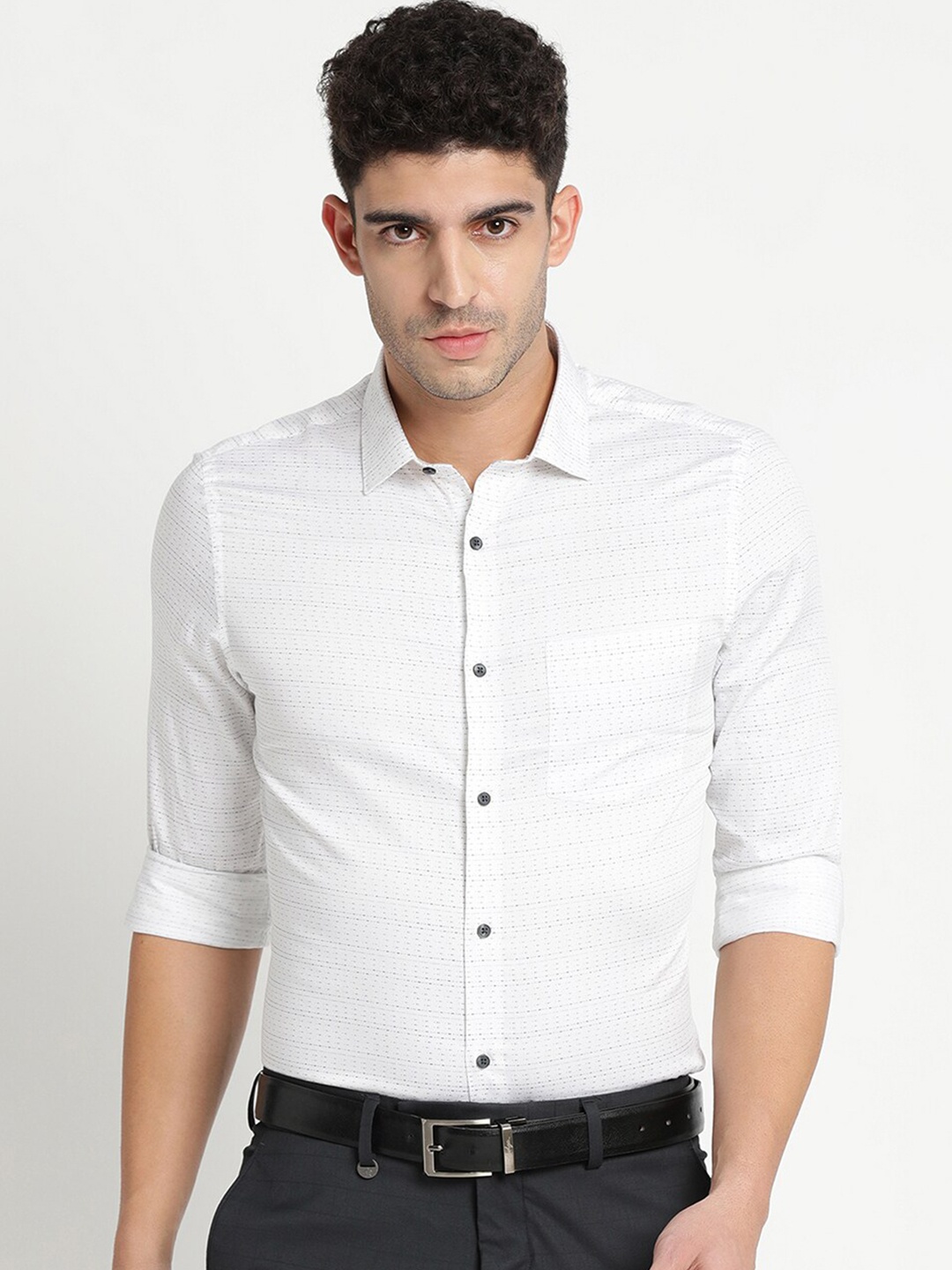 

Turtle Men White Slim Fit Printed Pure Cotton Casual Shirt