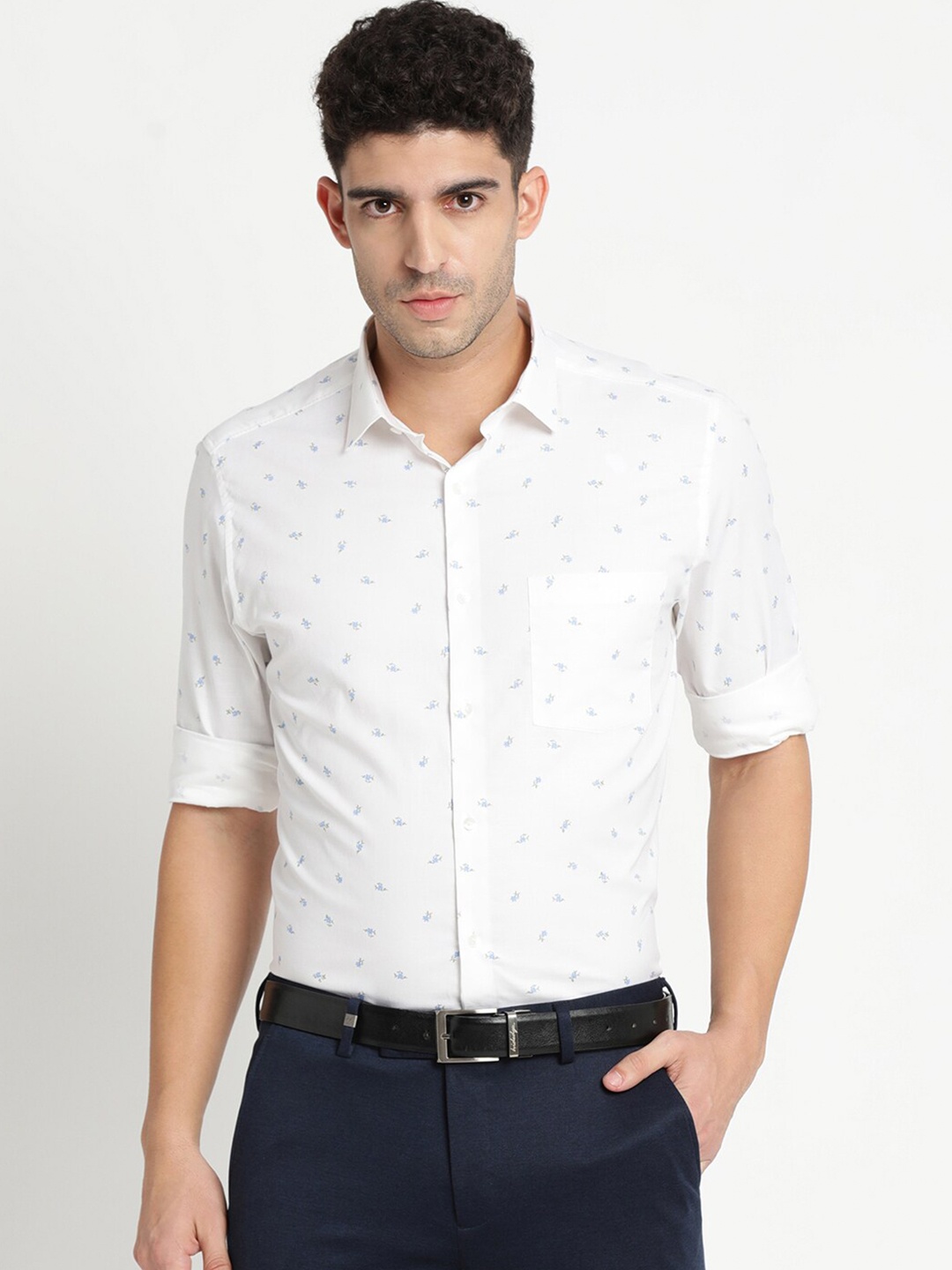 

Turtle Men White Printed Casual Shirt