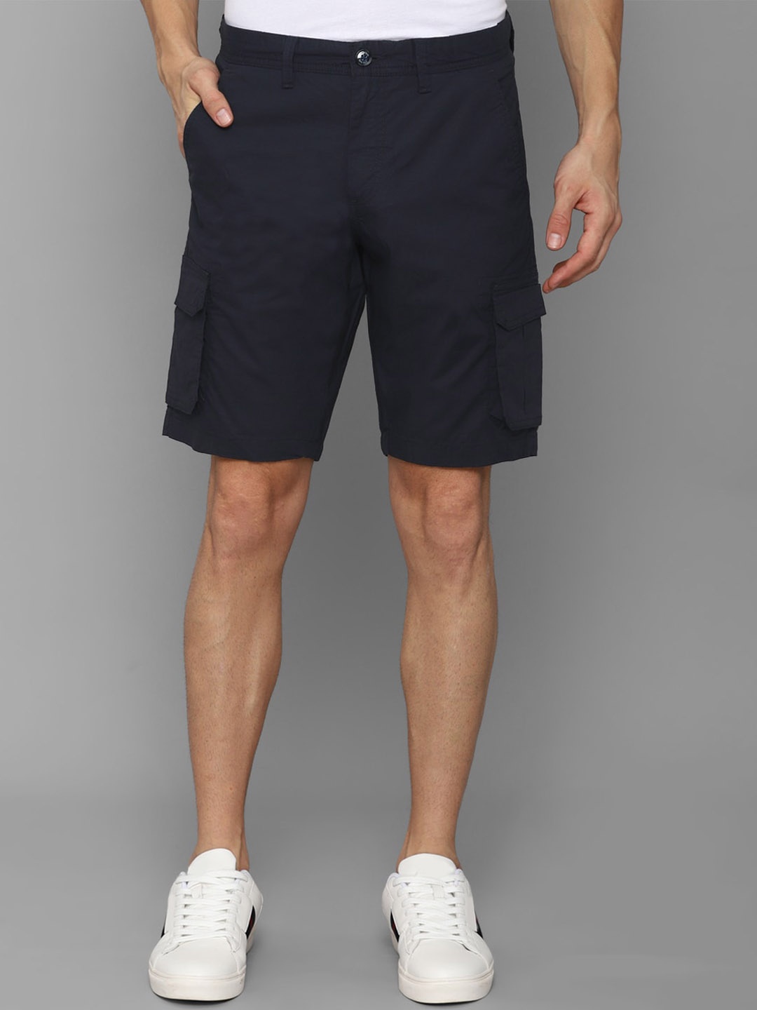 

Allen Solly Men Slim Fit Cargo Shorts, Navy blue