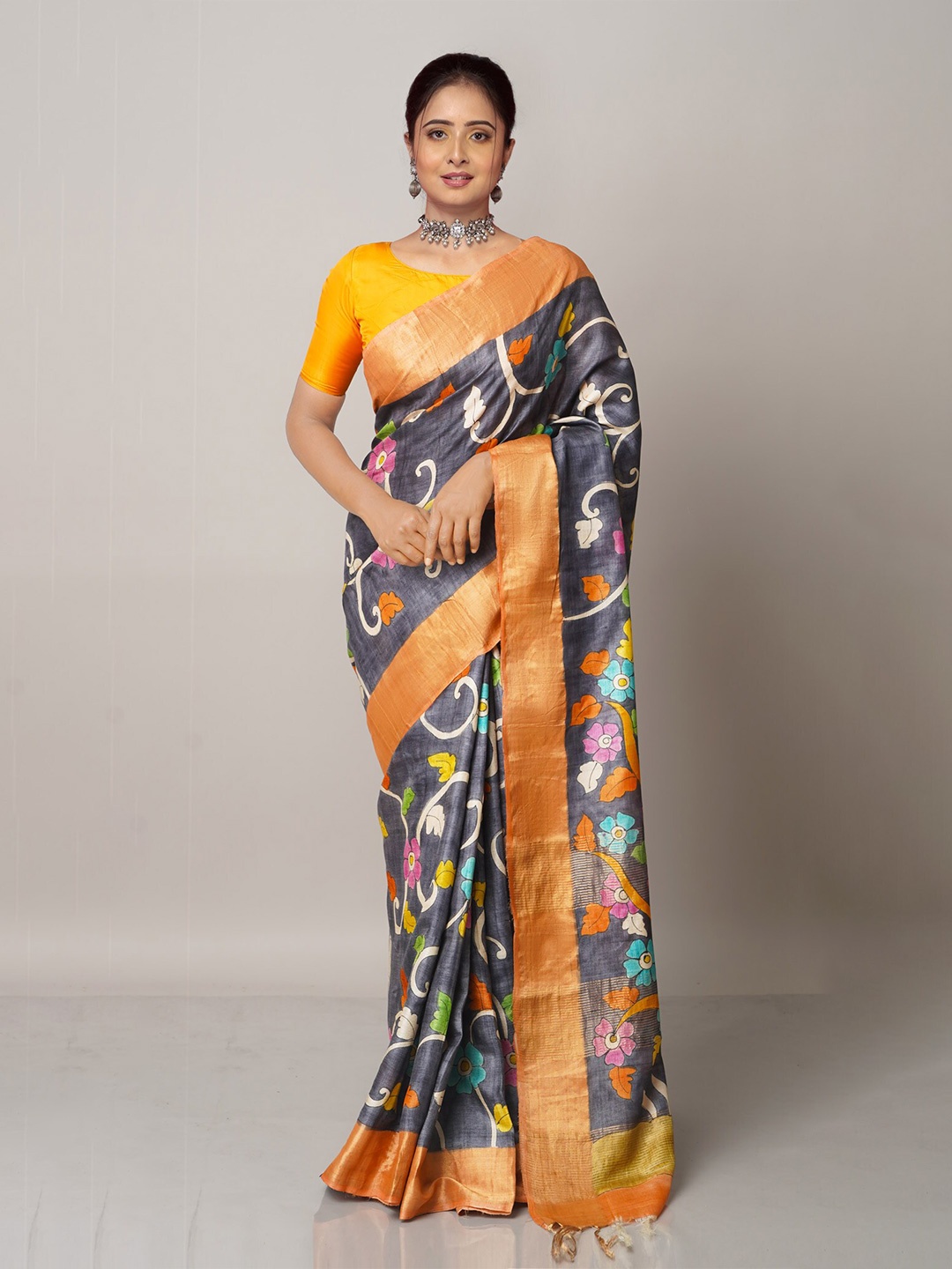 

Unnati Silks Grey & White Floral Zari Pure Silk Tussar Saree