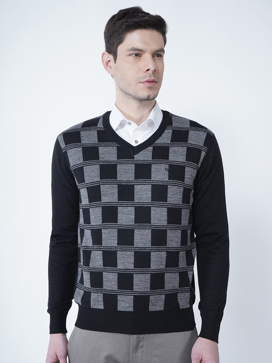 

Blackberrys Men Black & Grey Checked Pullover