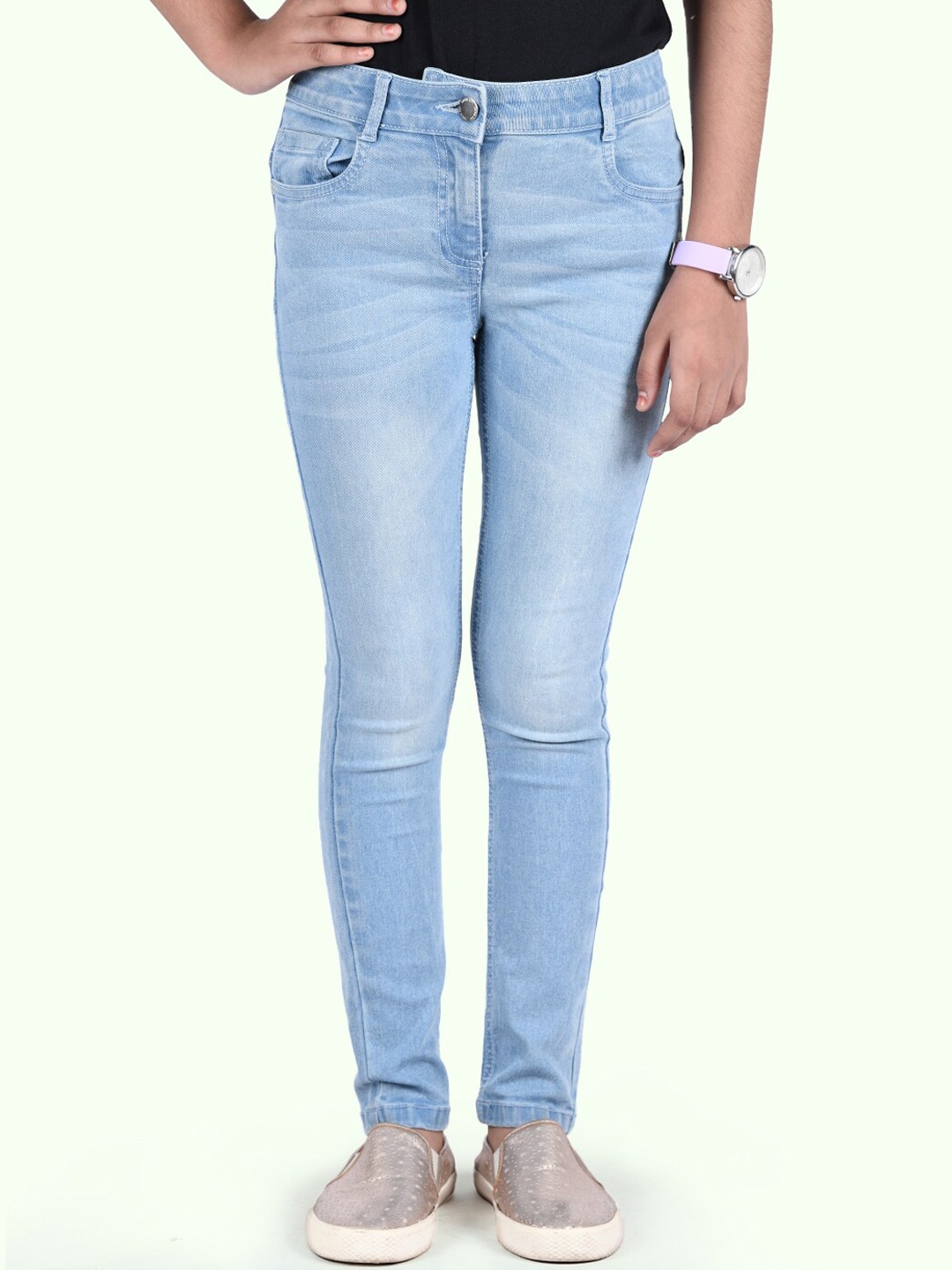 

Zalio Girls Blue Slim Fit Low Distress Light Fade Stretchable Jeans