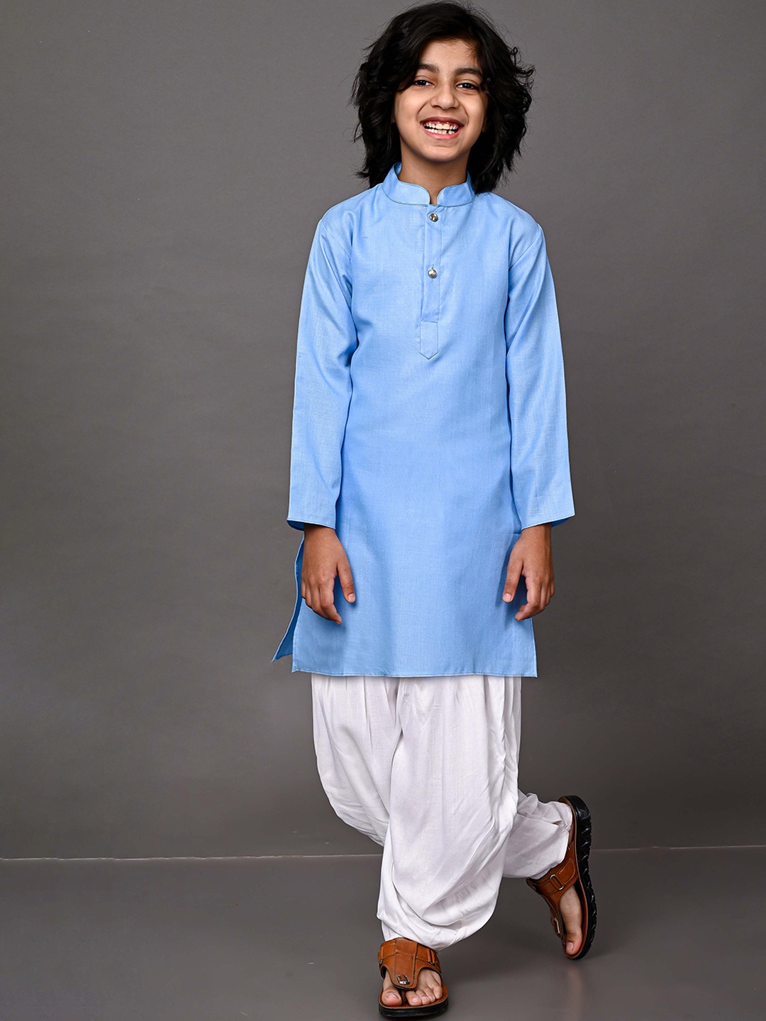 

VESHAM Boys Blue & White Kurta with Patiala