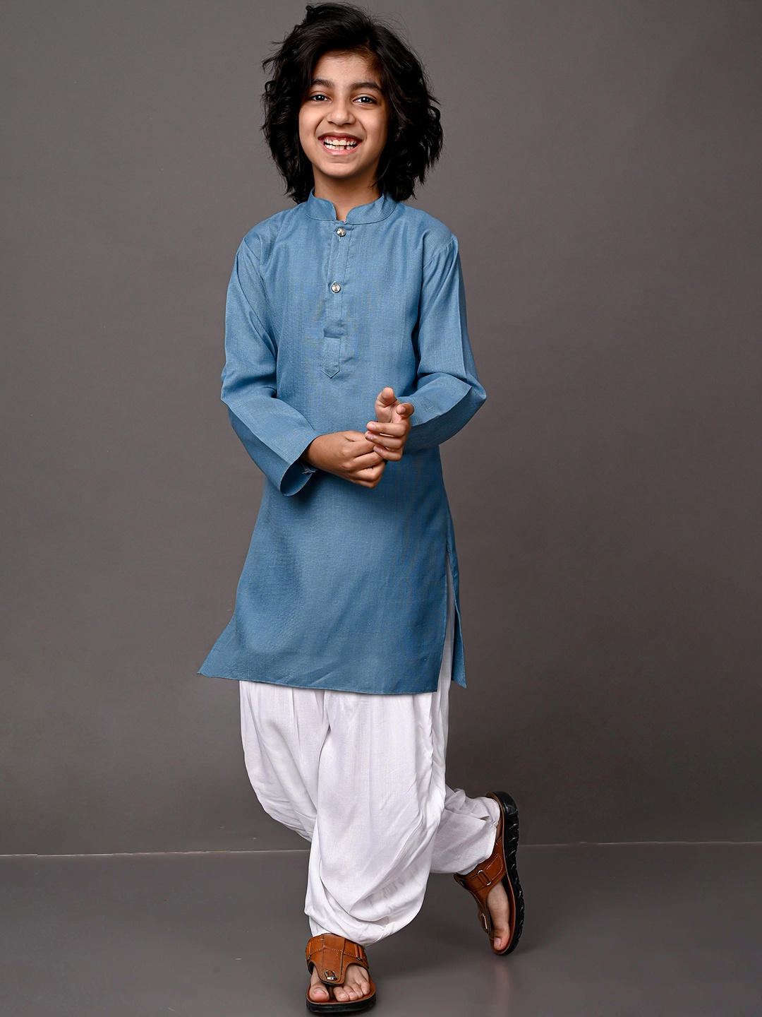 

VESHAM Boys Blue & White Kurta with Patiala