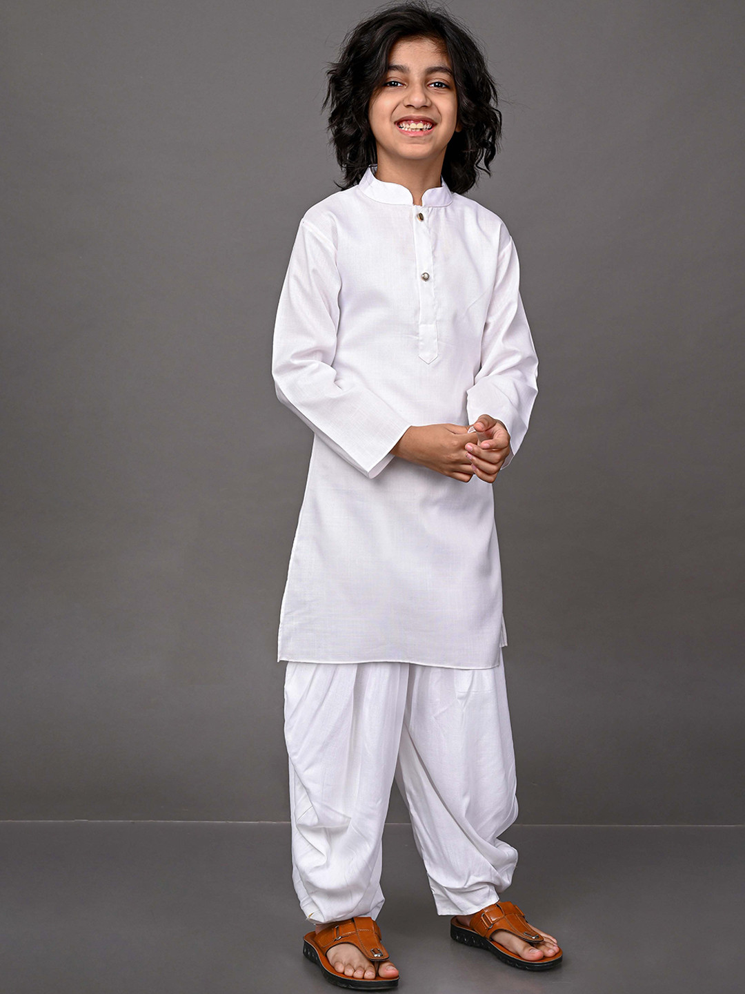 

VESHAM Boys White Yoke Design Kurta with Patiala