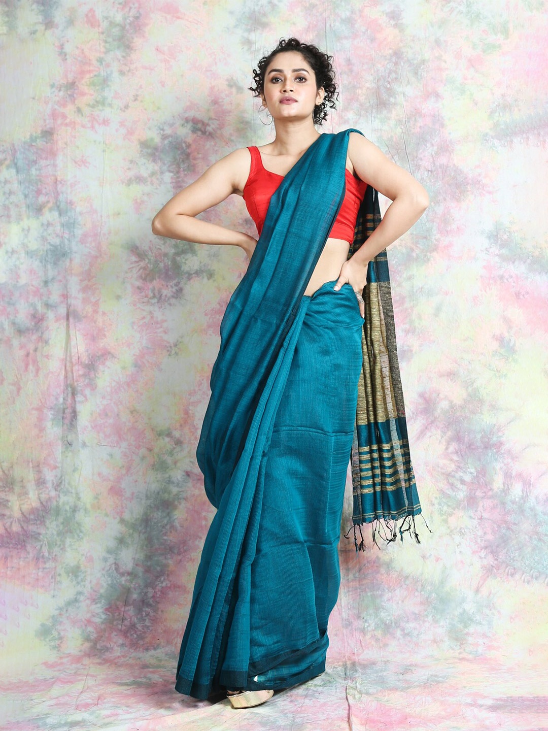 

Arhi Blue Pure Cotton Solid Saree With Blouse Piece, Green