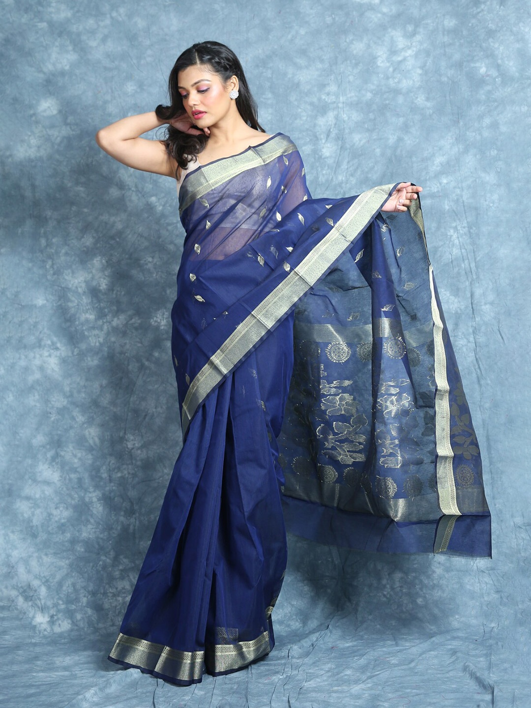 

Arhi Blue & Gold-Toned Ethnic Motifs Zari Silk Cotton Jamdani Saree