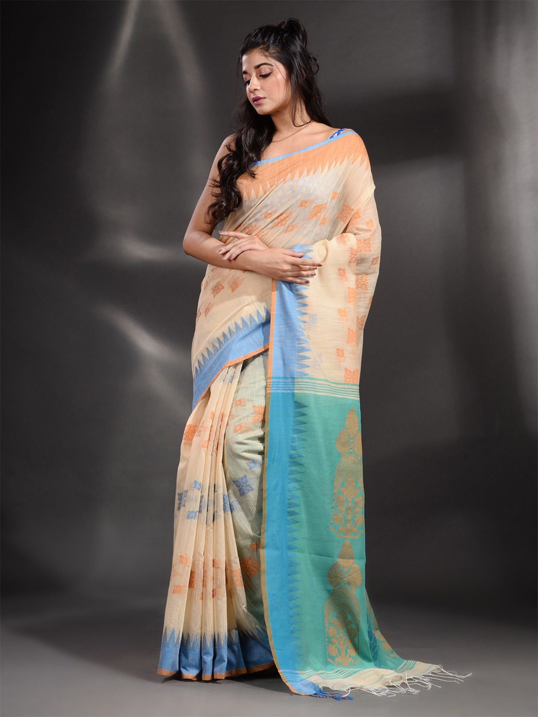 

Arhi Cream-Coloured & Blue Woven Design Pure Cotton Saree