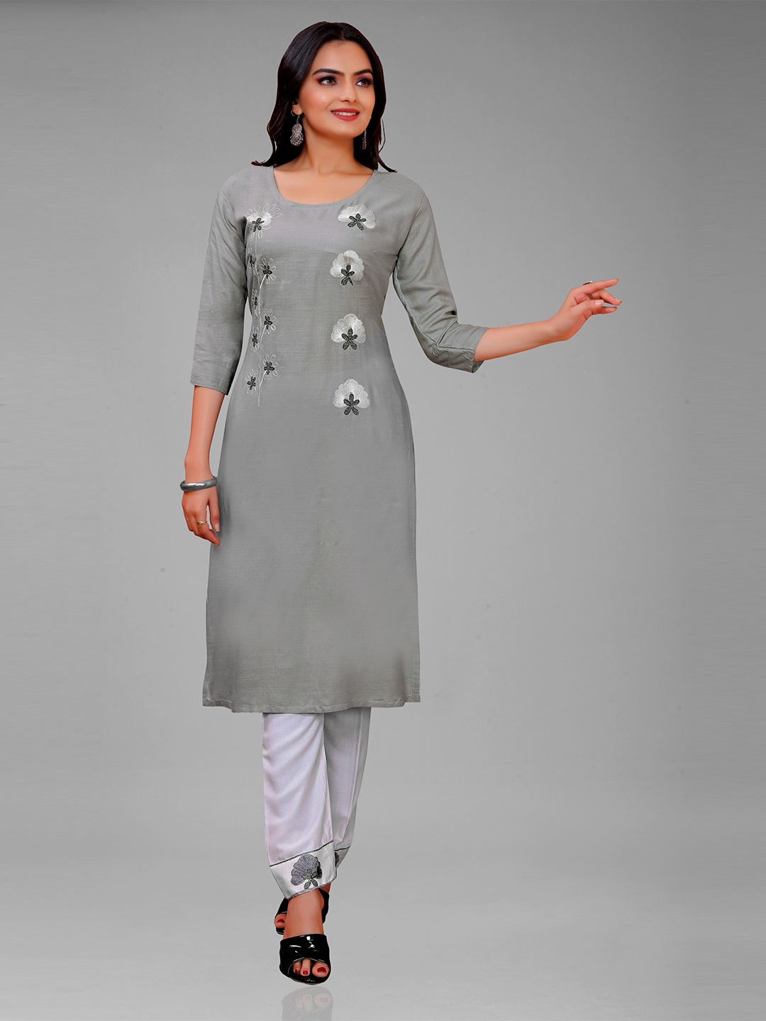 

Paramparik Textile Women Grey Floral Embroidered Kurta with Trousers