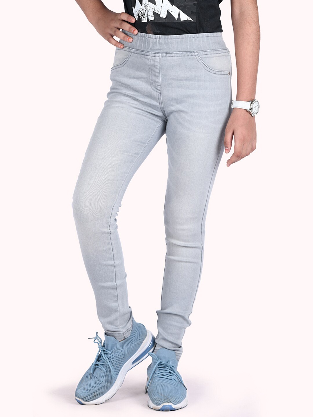 

Zalio Girls Grey Solid Slim-Fit Denim Jeggings