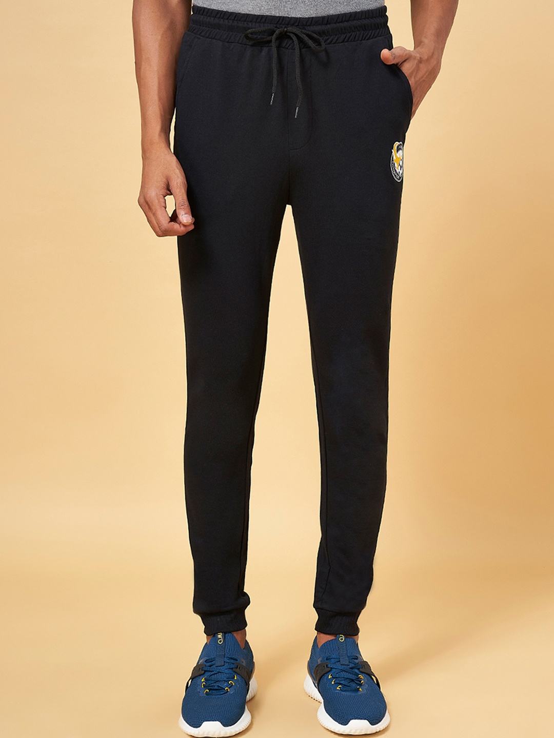 

Ajile by Pantaloons Men Black Solid Slim-fit Joggers