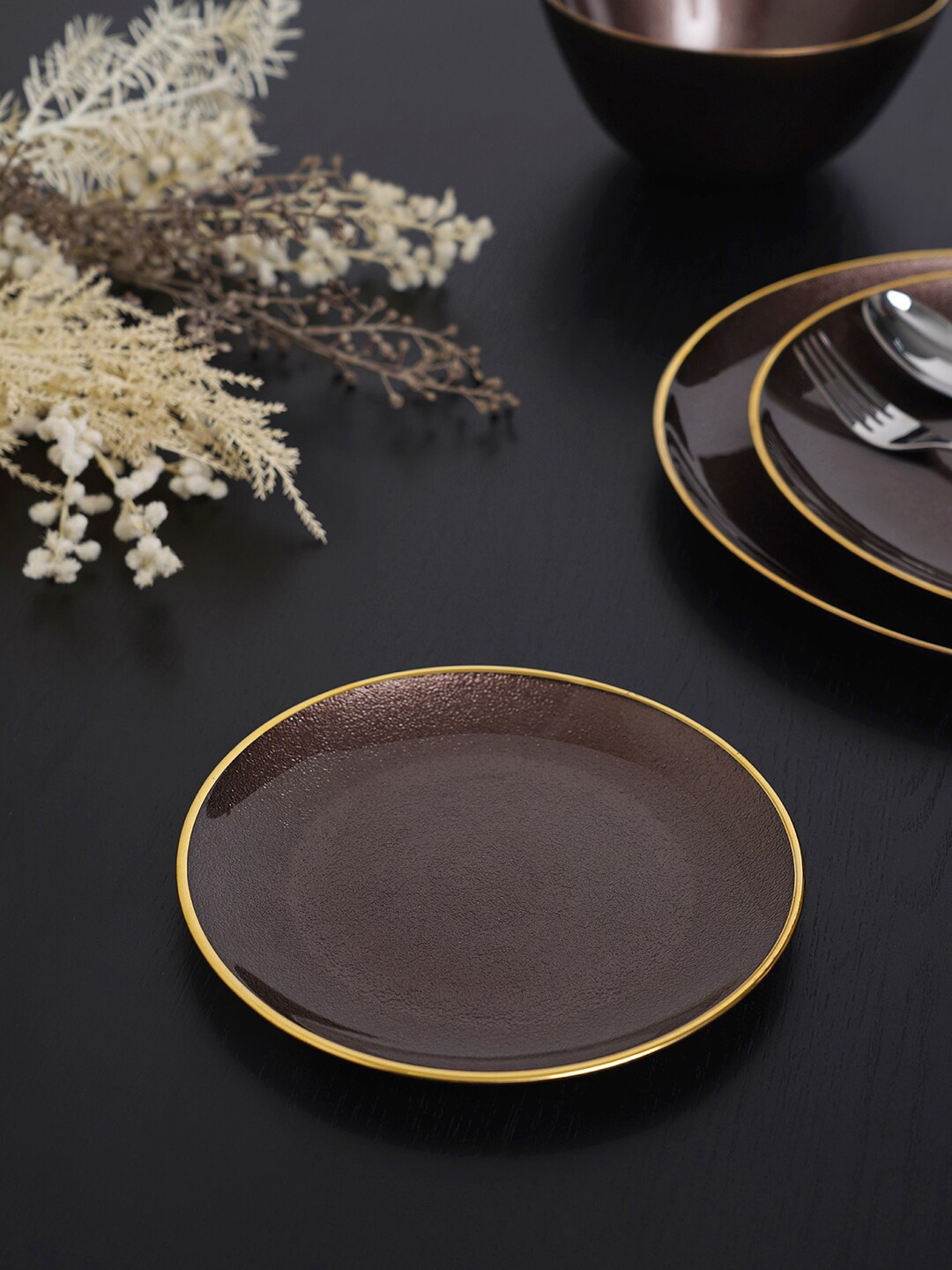 

Pure Home and Living Brown & Gold-Toned Glass Glossy Plate