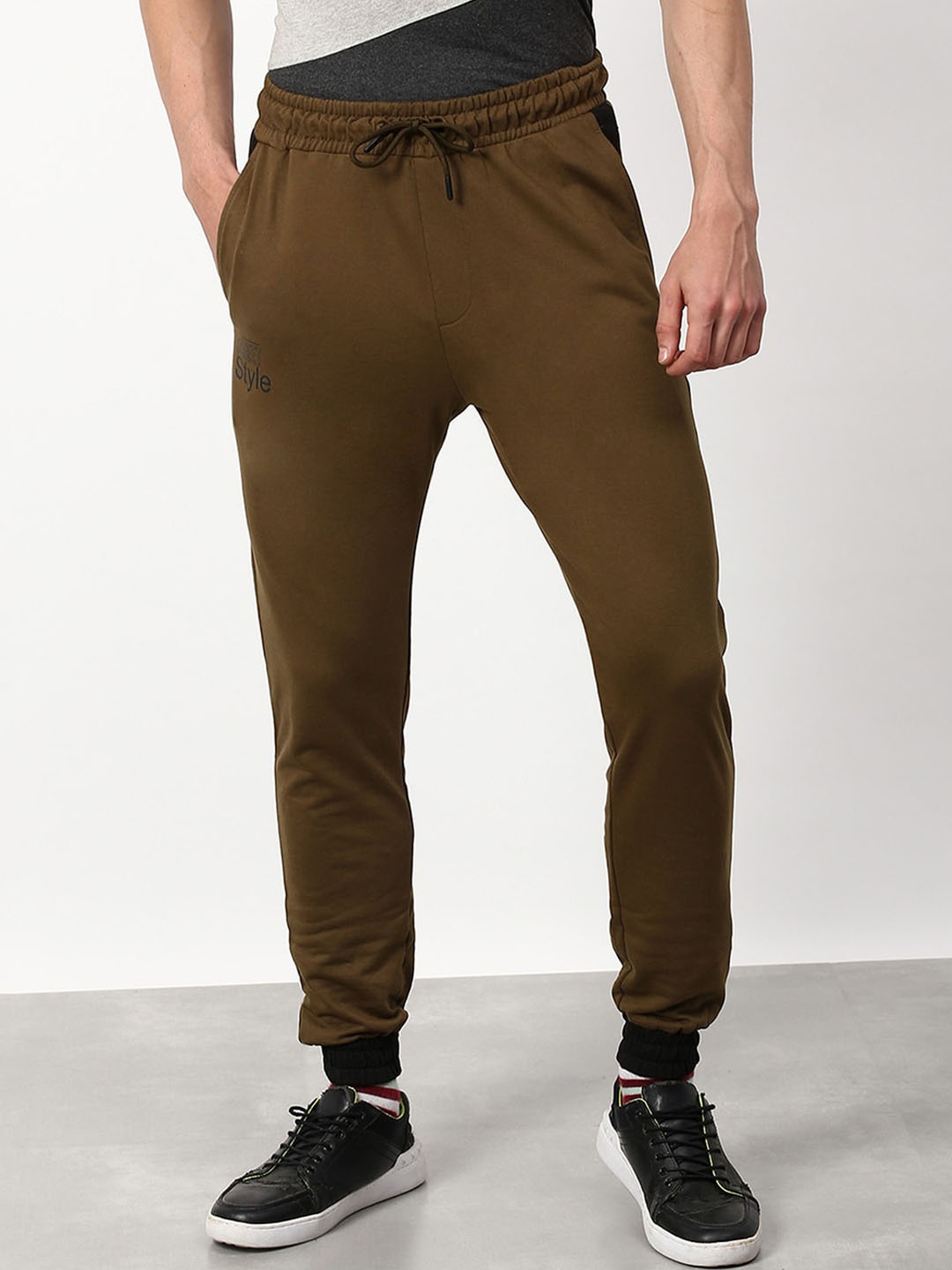

abof Men Brown Solid Joggers