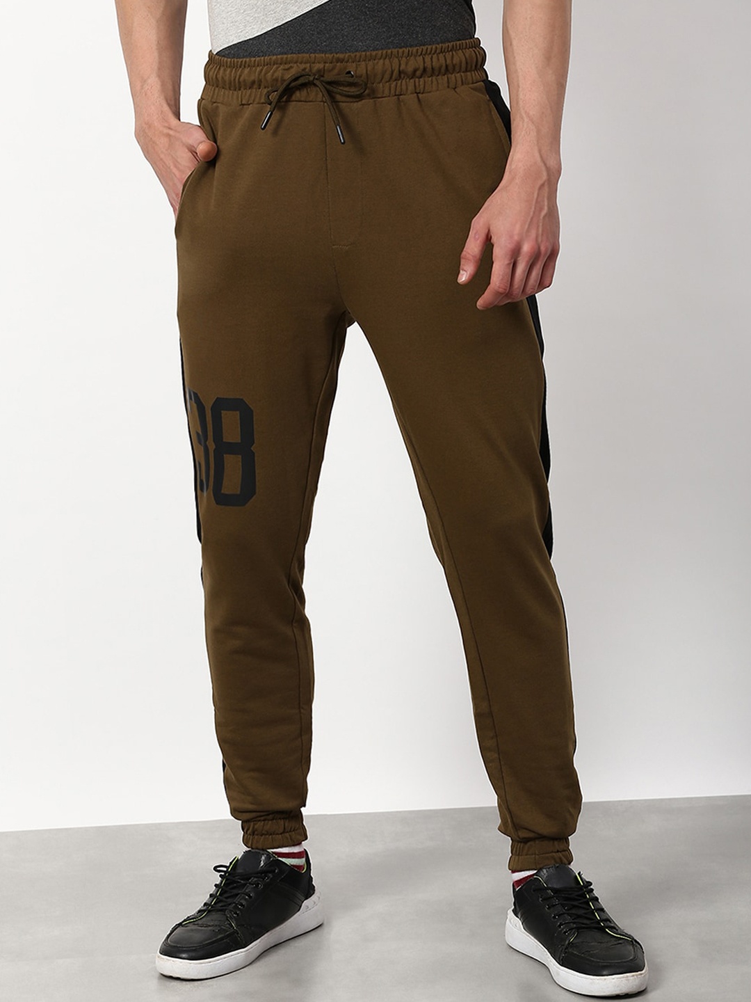 

abof Men Brown Solid Joggers Trousers