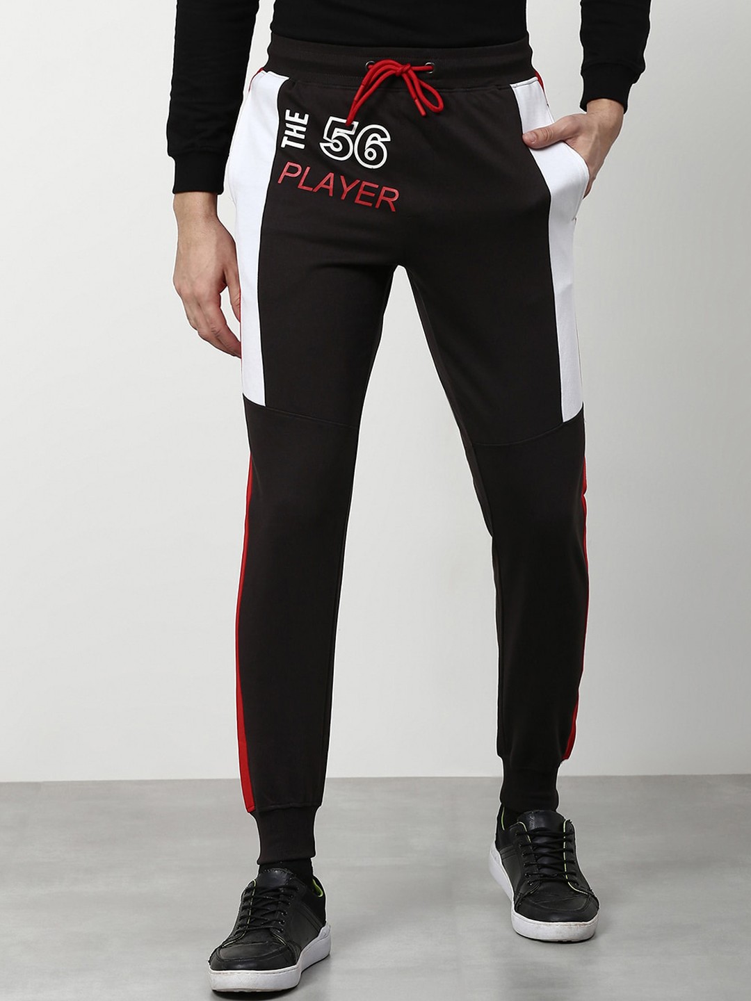 

abof Men Brown Colourblocked Printed Joggers Trousers