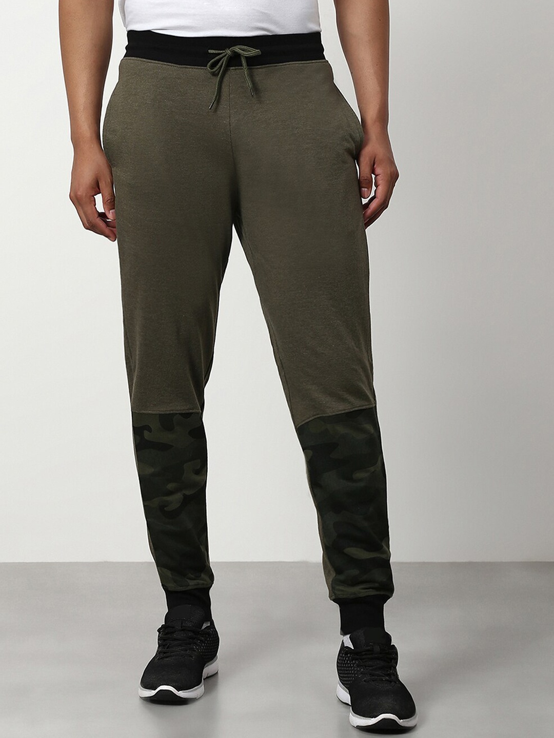 

abof Men Olive Green Colourblocked Printed Joggers Trousers