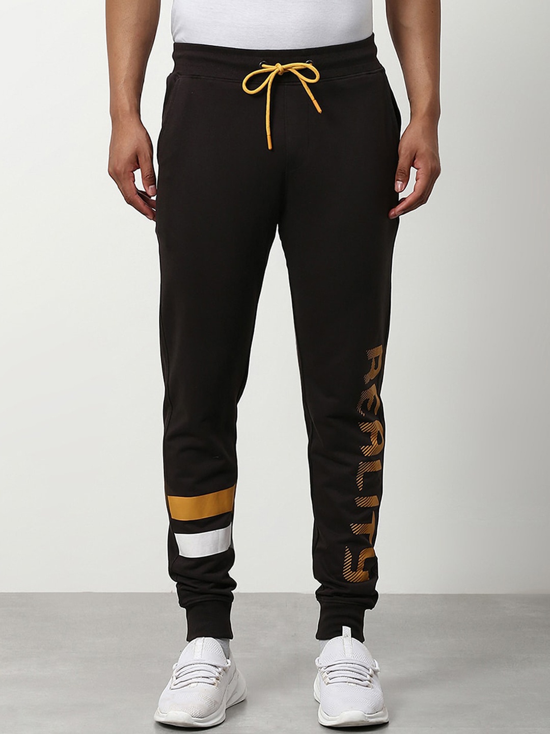 

abof Men Brown Joggers Trousers