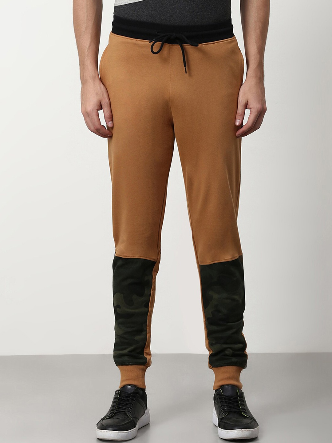 

abof Men Rust Colourblocked Printed Joggers Trousers
