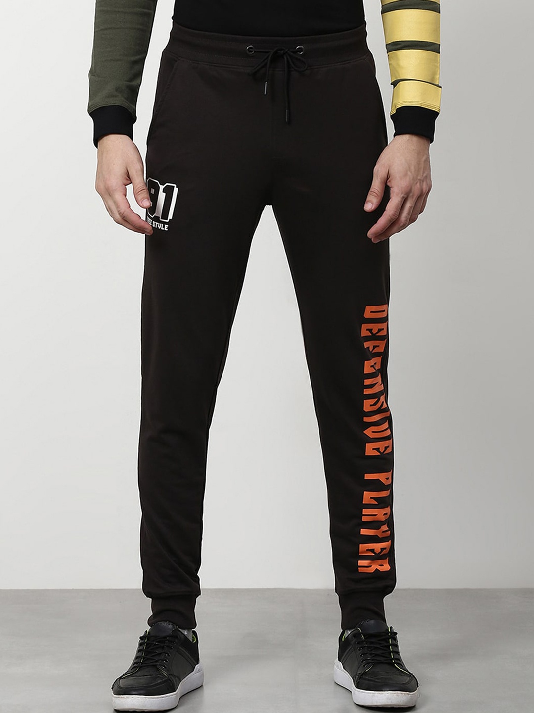 

abof Men Brown Printed Joggers Trousers