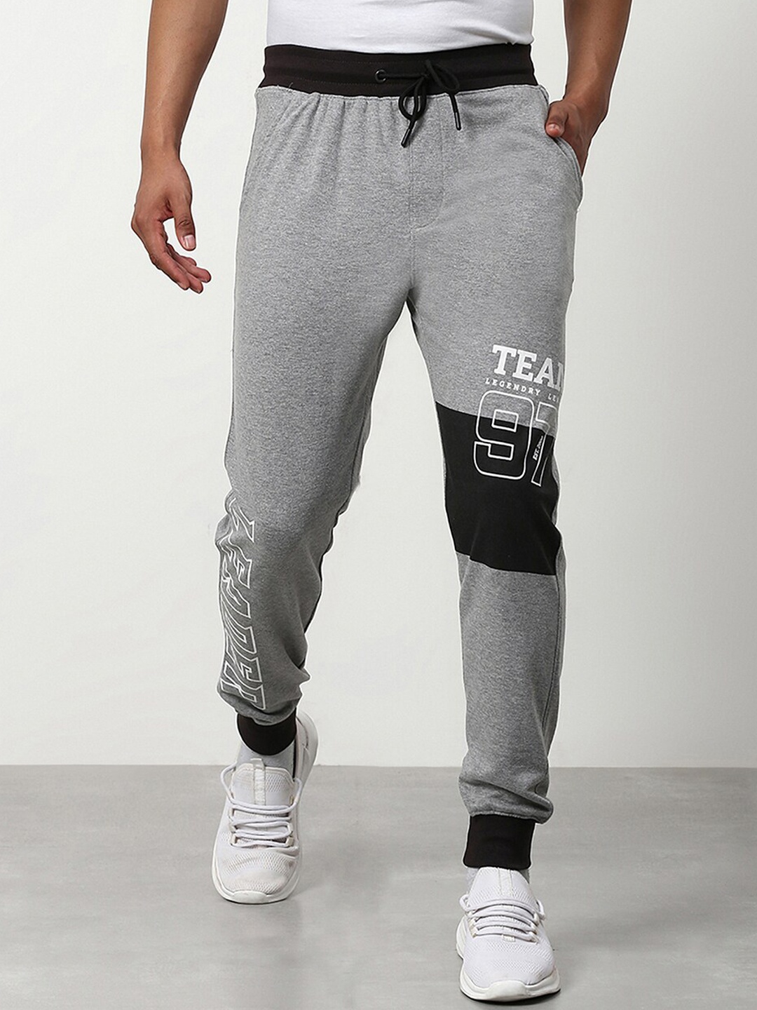 

abof Men Grey Printed Joggers Trousers