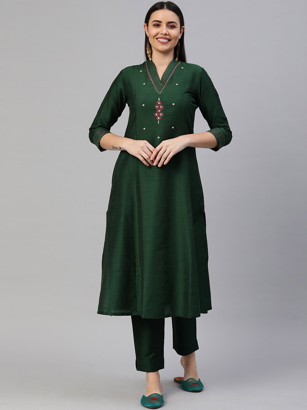 

KAMI KUBI Women Green Geometric Yoke Design Art Silk A Line Kurta