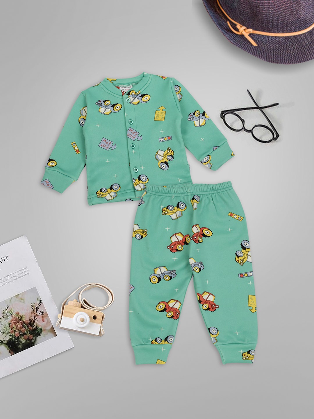 

MeeMee Kids Printed Cotton Blend Night suit, Green