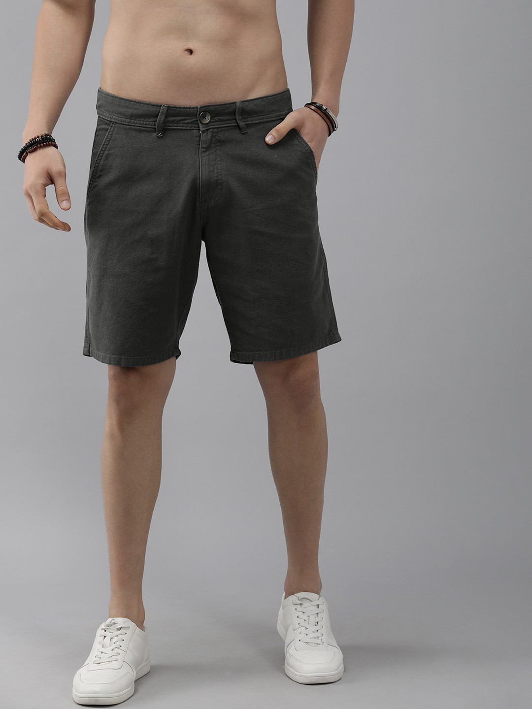 

Roadster Men Charcoal Grey Solid Slim Fit Pure Cotton Casual Shorts