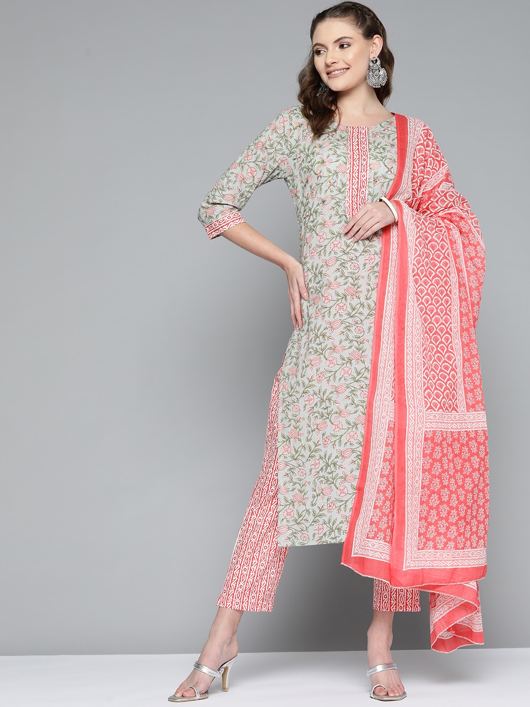 

HERE&NOW Women Green Floral Printed Gotta Patti Pure Cotton Kurta with Trousers & With Dupatta