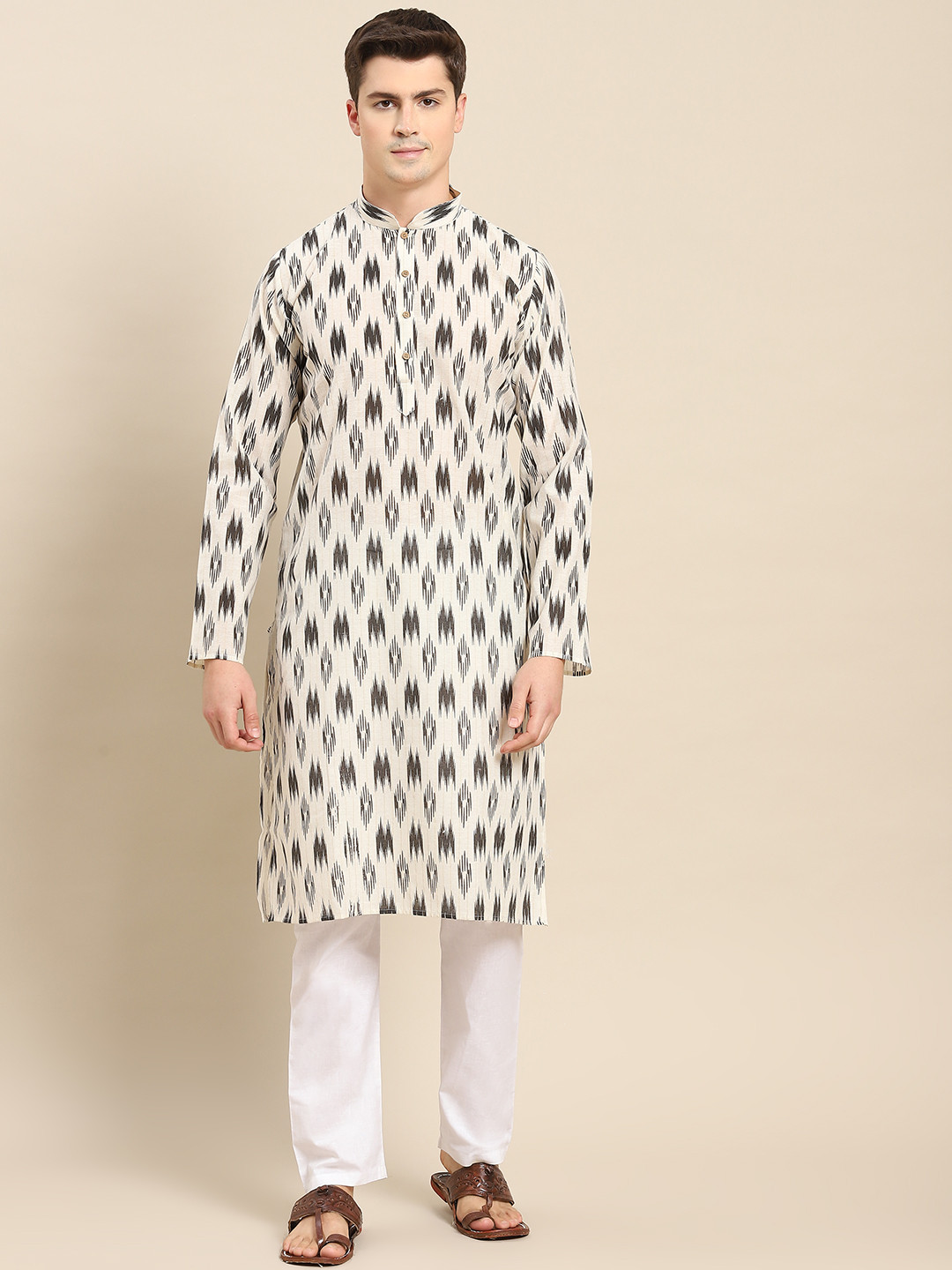 

RAJUBHAI HARGOVINDAS Men Black & Beige Ikat Printed Cotton Kurta