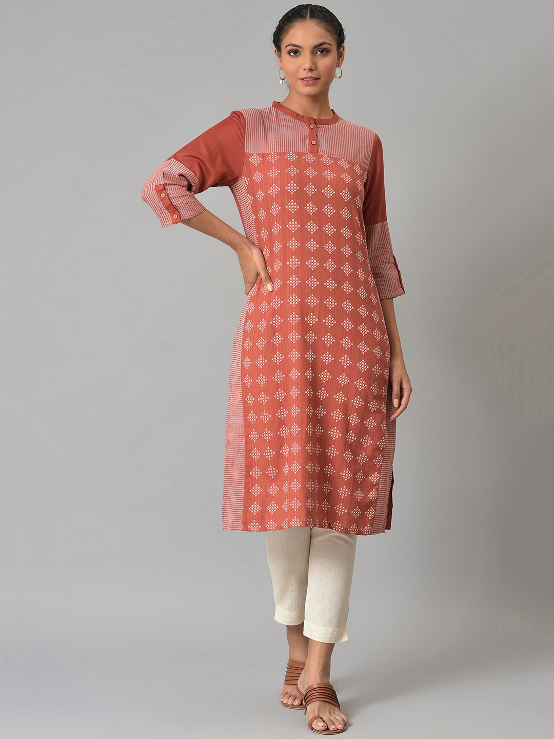 

W Women Orange Ethnic Motifs Printed Kurta with Trouser